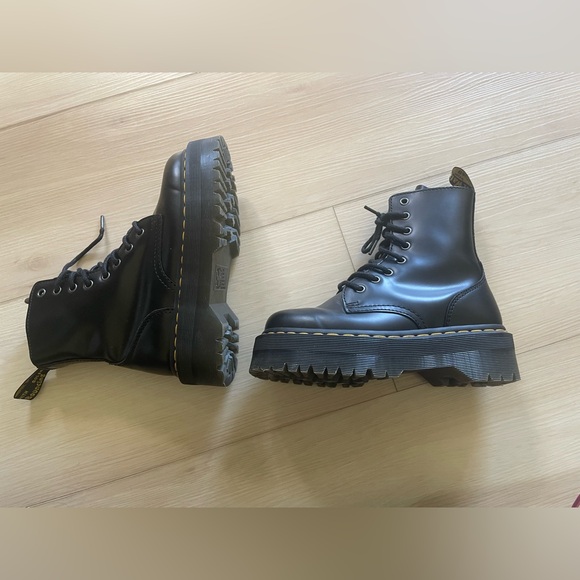 Dr. Martens Shoes - Women’s Doc marten boots size 7